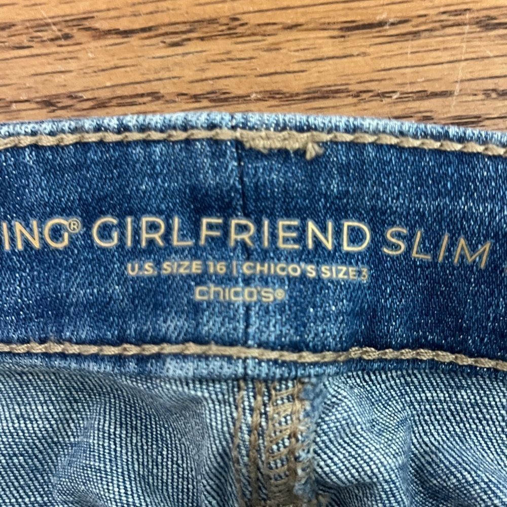 Chico's So Slimming Girlfriend Slim Leg Crop Women's 3 US 16 Light Wash Fringe - Picture 7 of 7